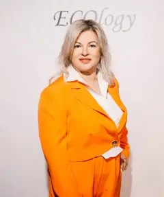 Лена Маркова