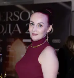 Яна Попова