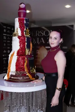 Яна Попова